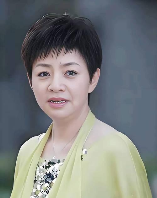 全网都被宋丹丹骗了！一件T恤穿20年看似节俭，背后藏明星真实消费水平✨果然