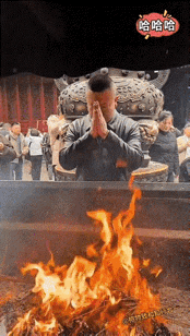 小哥哥花了几元的香，许了一个几百W的愿望，佛祖都无能为力啊。