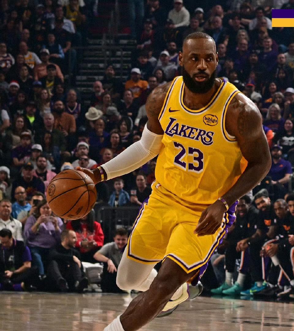 詹姆斯-沃西表示：“湖人一直靠着卢卡和里夫斯的出色发挥勉强过关，但现在球队的问题