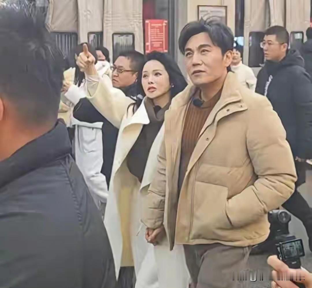 伊能静过完年陪秦昊回沈阳老家了，57岁伊能静脸僵浮肿，身材很好但是脸看起来比春晚