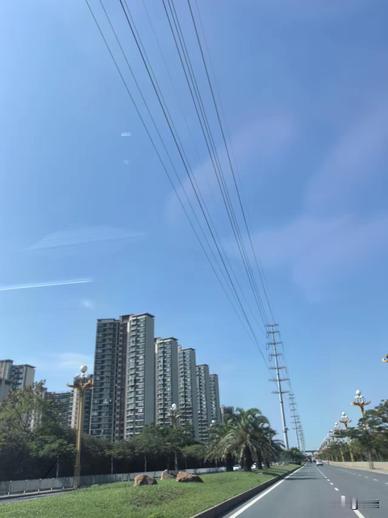 杀人诛心啊！昨天，一个大姐和我一起走进电梯。我先按了28楼，她伸出的手缩了回