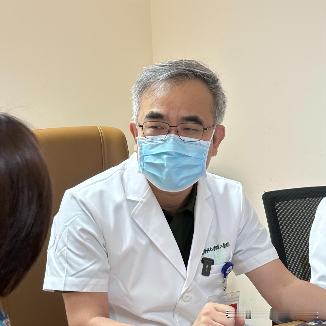 “乔大夫，我母亲刚刚查出肺癌，当地医生让我们做“气管镜取病理”，可我听人说做气管