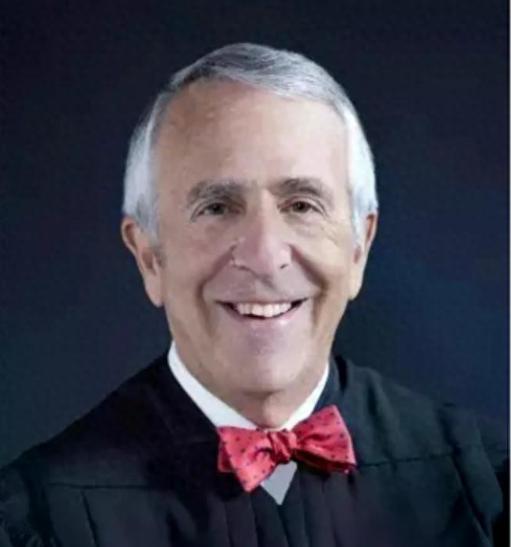 马斯克这次真的“火”大了，最近他因为当年收购社交平台的旧案被判有责，直接怒怼84