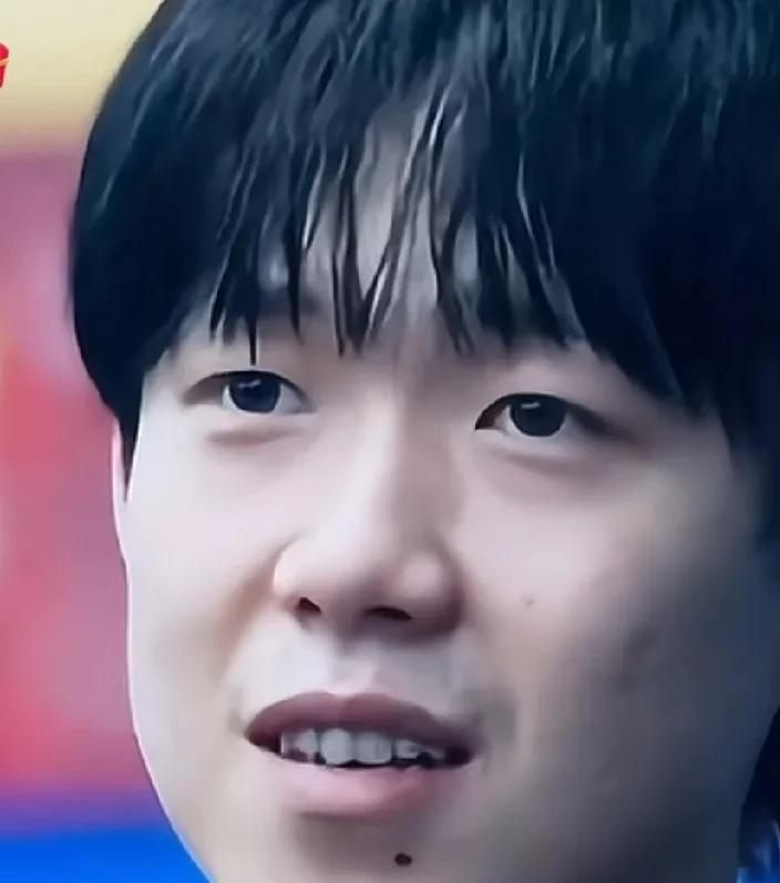 真心希望某些人看到王楚钦说的这段话！王楚钦说:我承受的不是队内给我的压力，而我