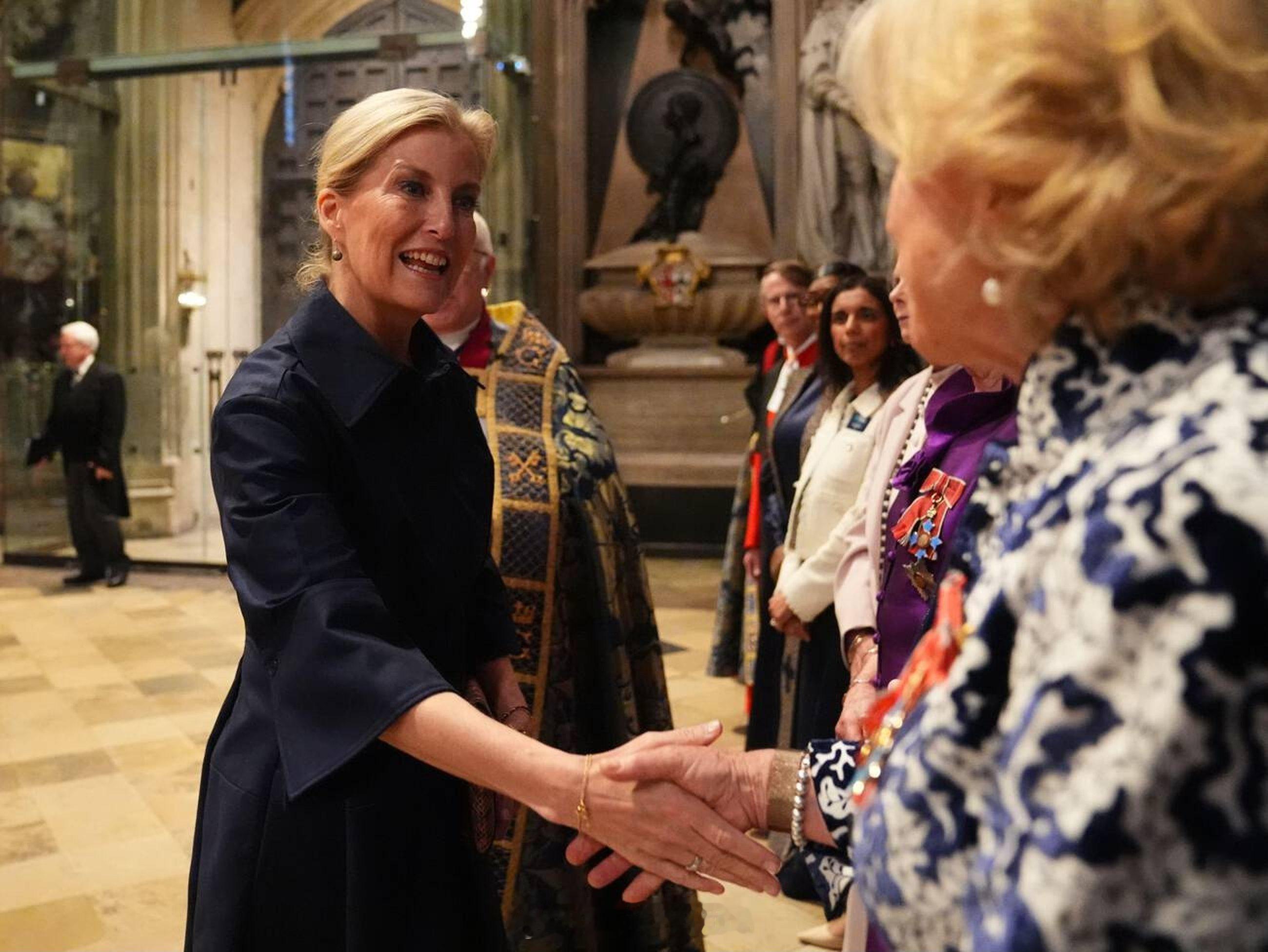 英国王室2026年5月12日，刚下飞机没多久的爱丁堡公爵夫人苏菲在威斯敏斯特