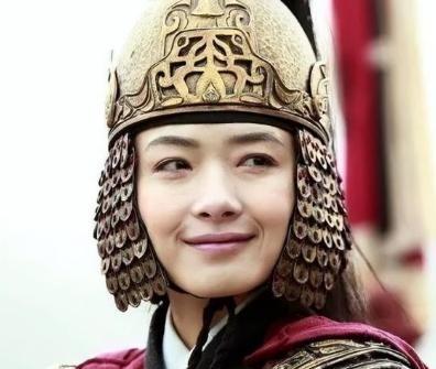 1561年，戚继光在外偷偷纳了小妾，并生了5个儿子，妻子王氏得知后，抄起一把长刀