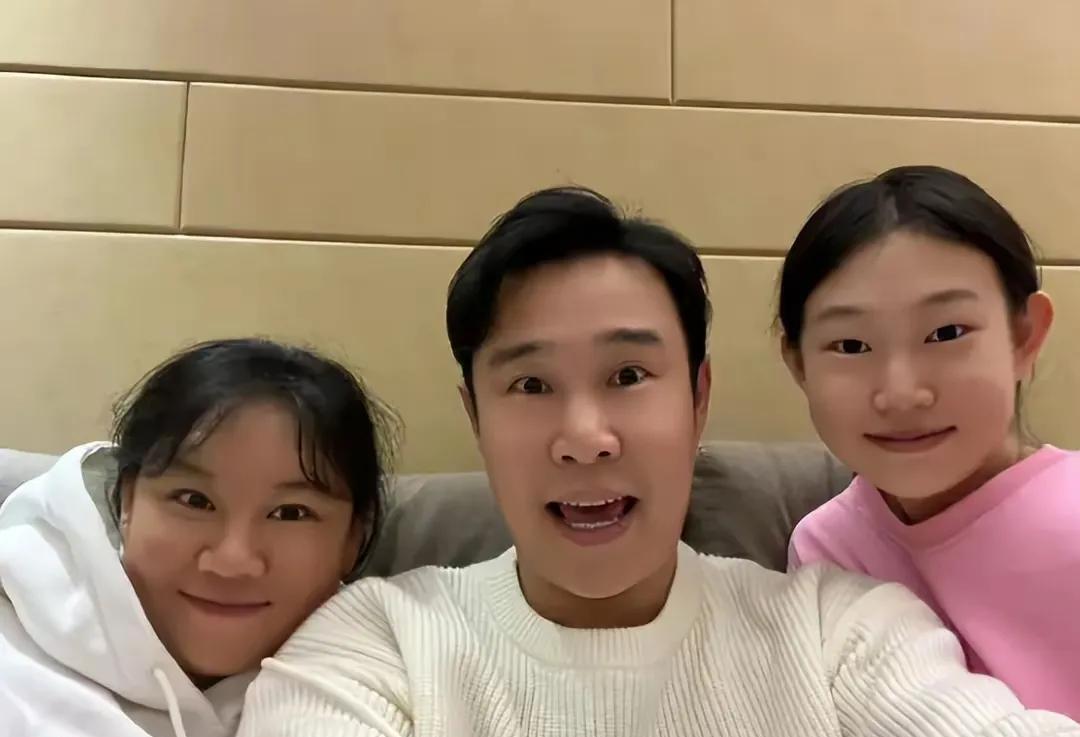 最幸福的星二代还是王诗龄而是小沈阳的女儿的沈佳润吧！作为独生女的她，从小家庭幸