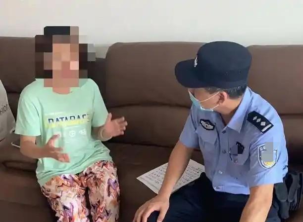 湖北荆州，57岁大妈接到自称为成都警察的多个境外电话，见对方声称其银行卡存在安全