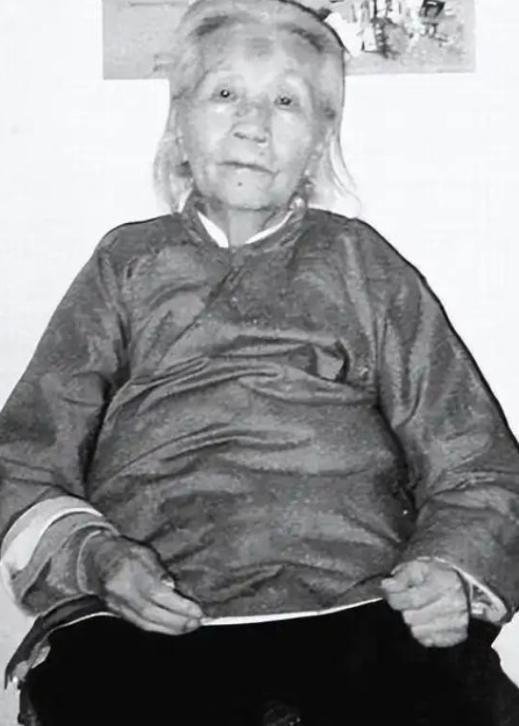 1992年，88岁老奶奶叮嘱孙子说道：我死后一定要好好保存遗体，将来会出现奇迹的