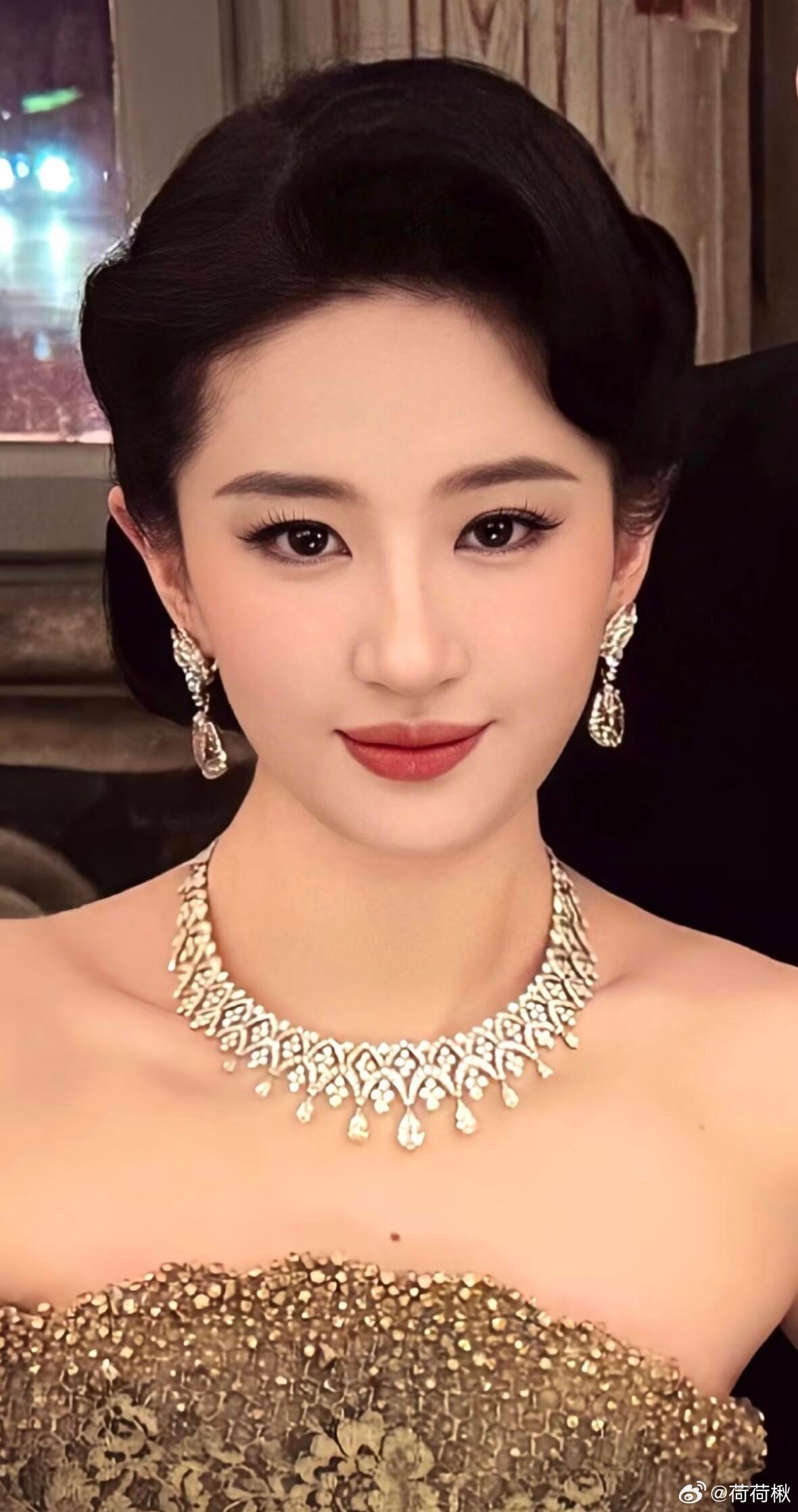 你利仿妆又水灵灵地开始了是吧