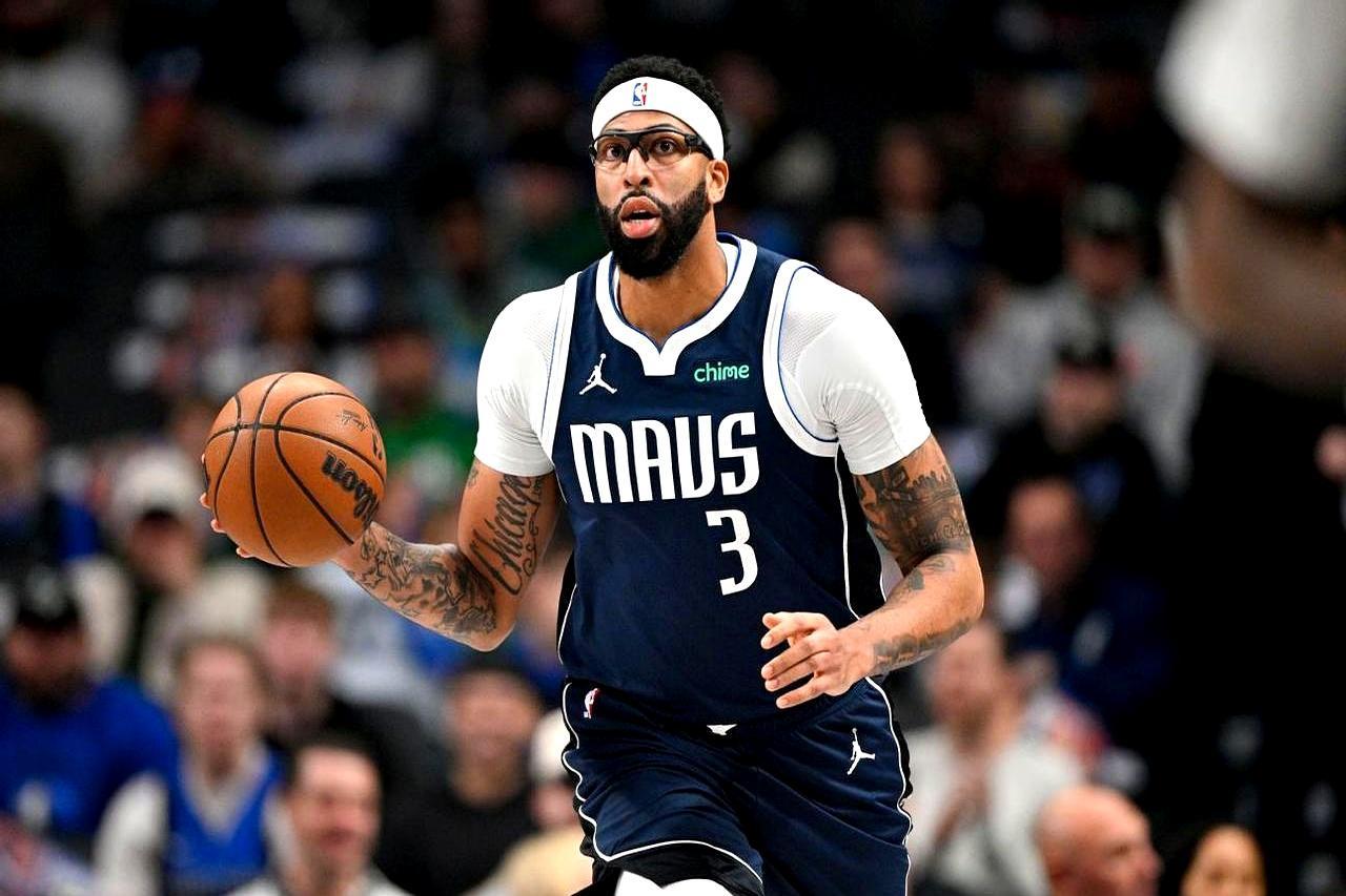 19岁天才打服管理层，32岁浓眉被连夜送走。独行侠把浓眉、拉塞尔、哈迪、艾