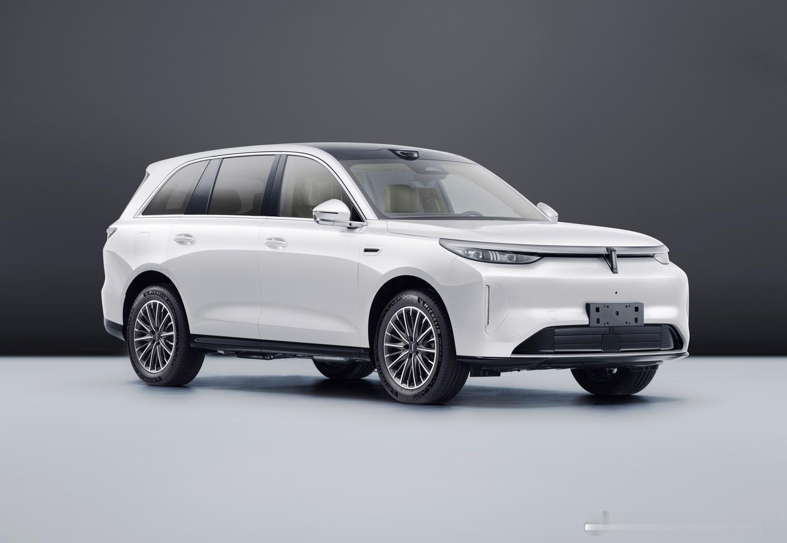 魏牌V9X即将上市，魏牌又在官宣了标轴版大六座V9X后又公示了“8系”大五座V8