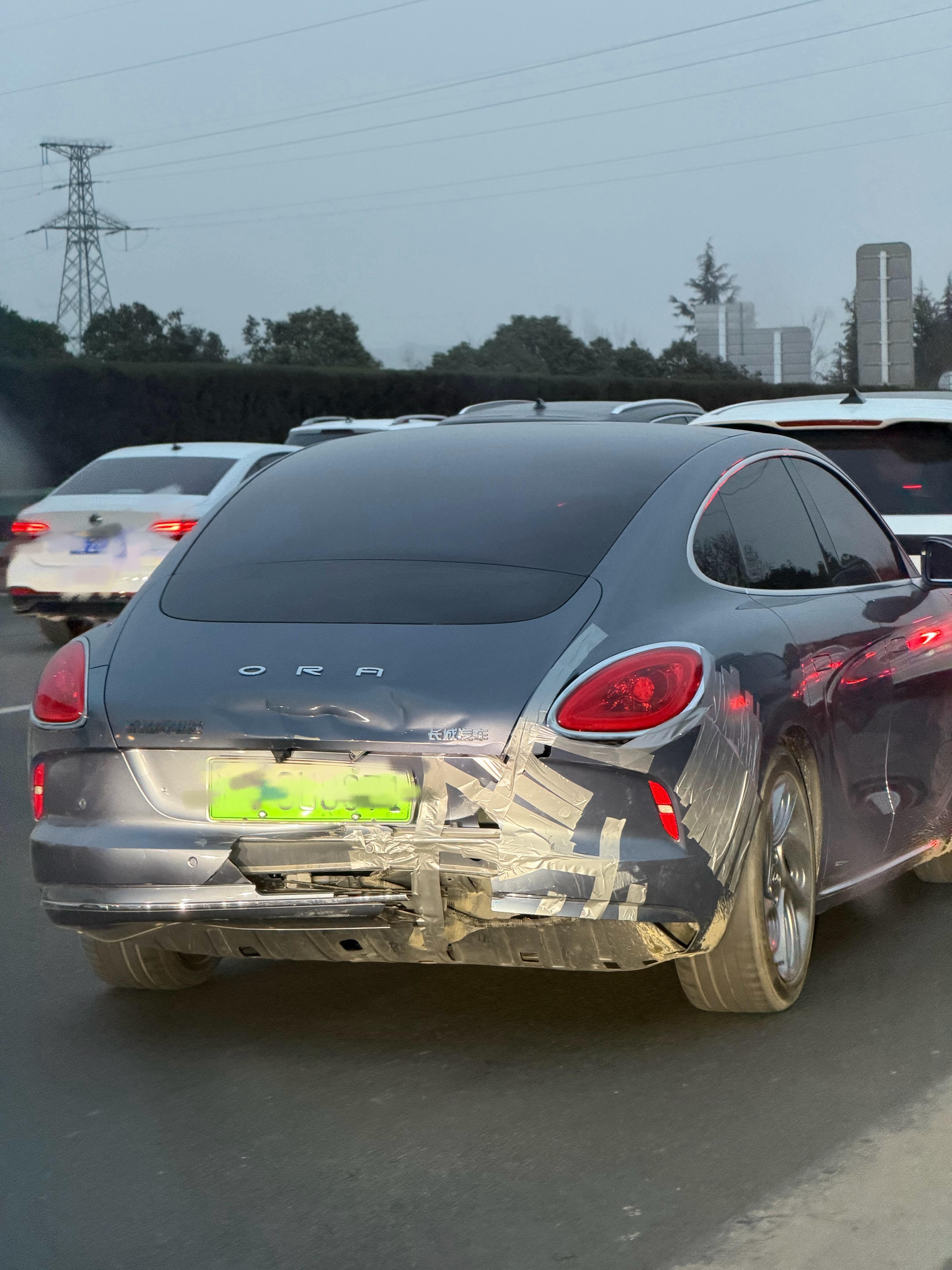 高速上碰见的，这个欧拉也太坚强了