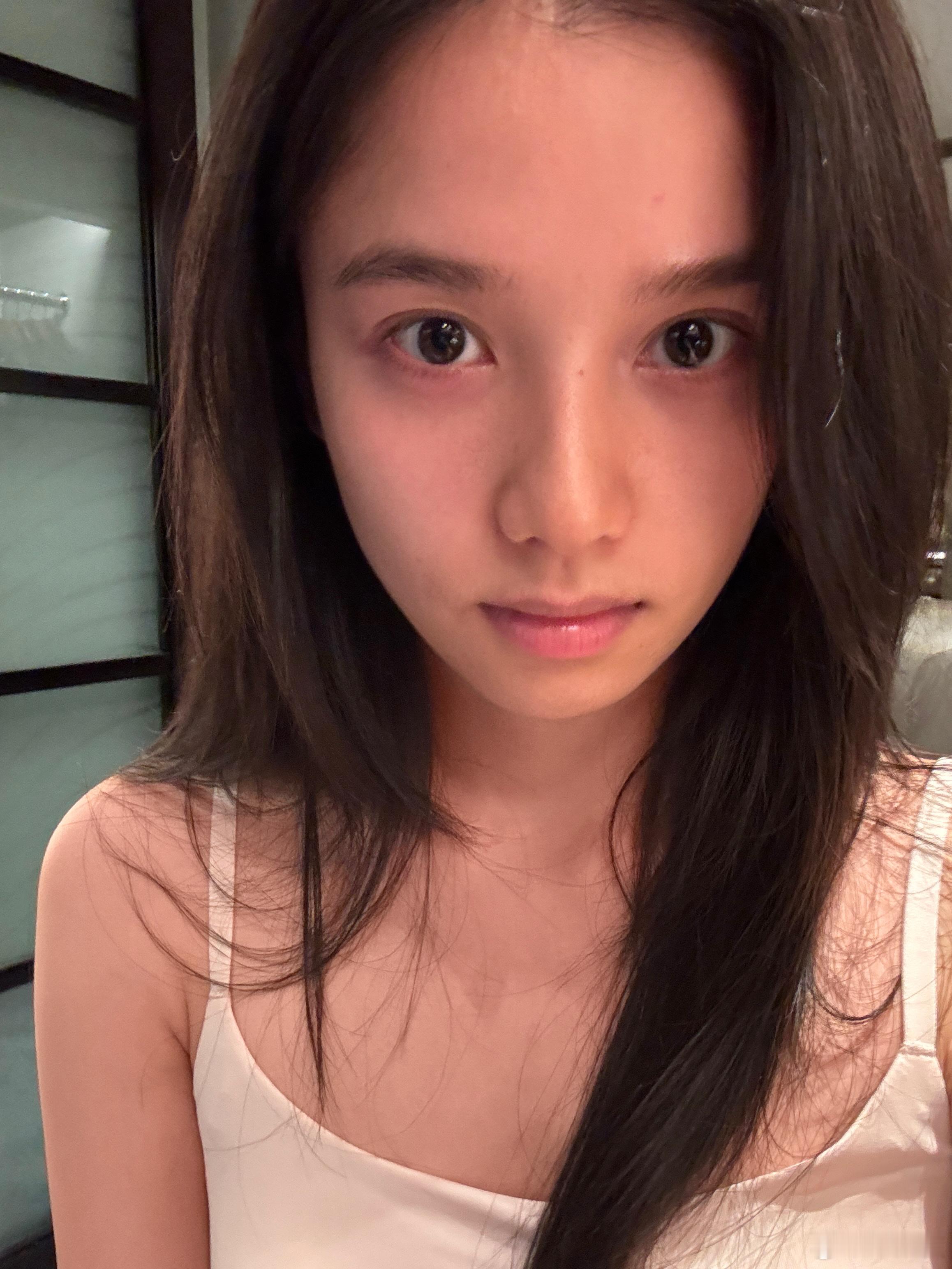 张婧仪天生丽质，怼脸的神张婧仪妆前妆后有区别吗