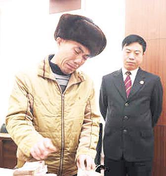 2005年，一男子在监狱服刑了13年，还剩15天就刑满释放，不料这时检察官却突然
