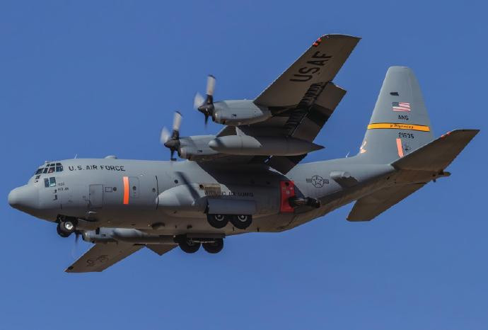 每天认识一件兵器C-130“大力神”运输机C-130“大力神”（Hercule