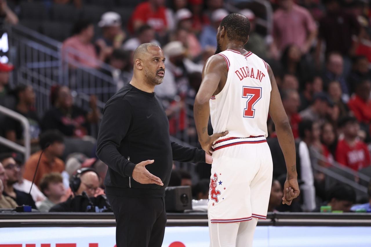 杜兰特带伤复出，火箭也一样打得烂，归根到底，就是球队实力不济！全队问题非常多，