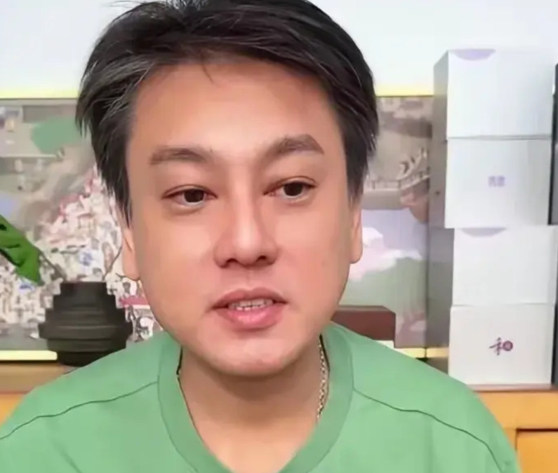 朱孝天是个实诚人。他直播的时候，网友刷屏：你怎么不去看大S？你们F4不一起去
