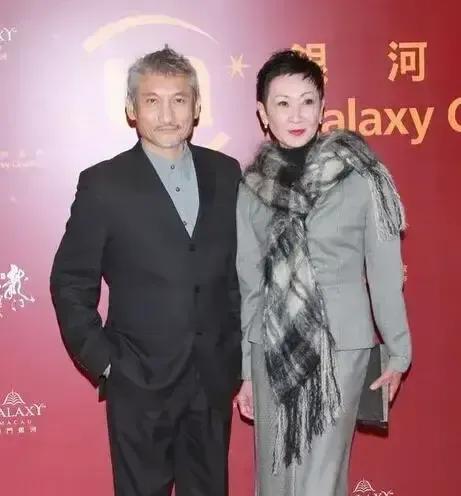 如果施南生有机会重来一次，她还会恋爱脑上头“扶贫”徐克吗？我猜不会啰……徐克幸