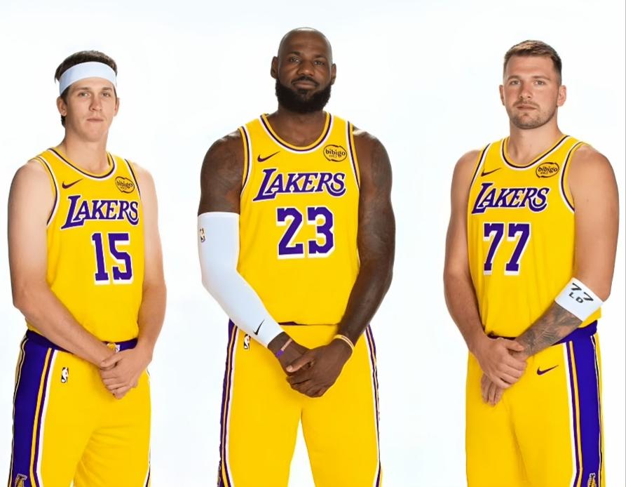 提前给里夫斯大合同，再让他去打替补，这是湖人解决三巨头共存唯一的办法！湖人这