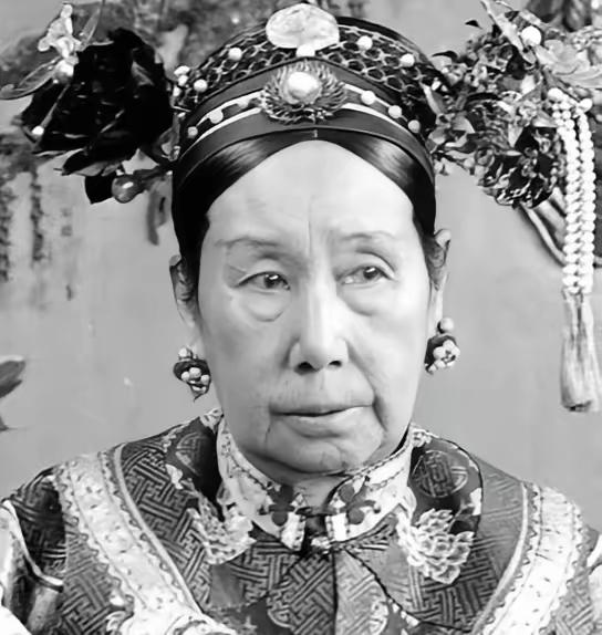 1900年，慈禧问一个年轻女子：“你有丈夫了吗？”女子回答说：“太后，我已经守寡