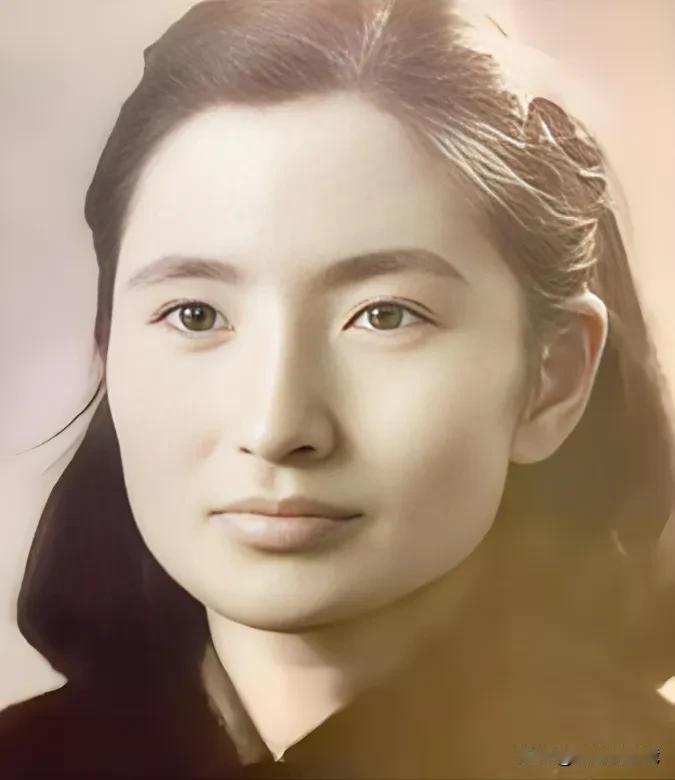 1943年，18岁女特工炸敌巢突围，断桥落水被俘，宁死不屈血染江南1943