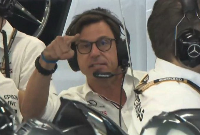 沃尔夫驳斥马尔科关于安东内利在卡塔尔大奖赛尾声放任诺里斯超车的说法，称其“没脑子