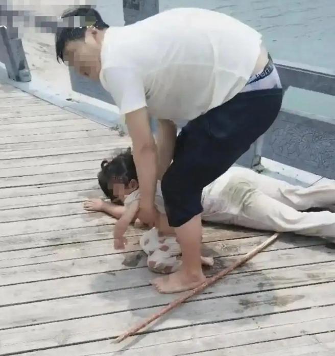 “这一家人命连在一块！”河南开封这一家子河边惊魂！丈夫落水后妻子纵身相救，谁想年