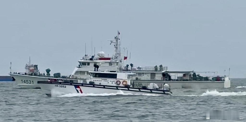 台“海巡署”称4艘大陆海警舰艇今天下午进入金门“限制水域”巡航，两小时后才驶出。