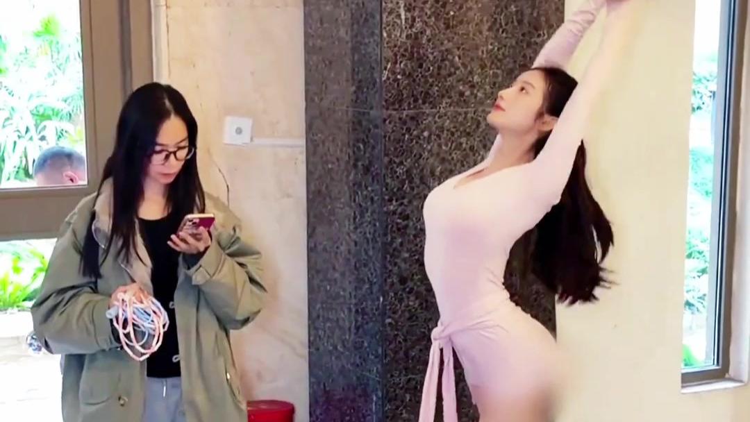 揭秘舞蹈生日常:拉伸成瘾,网友直呼不拉伸浑身难受