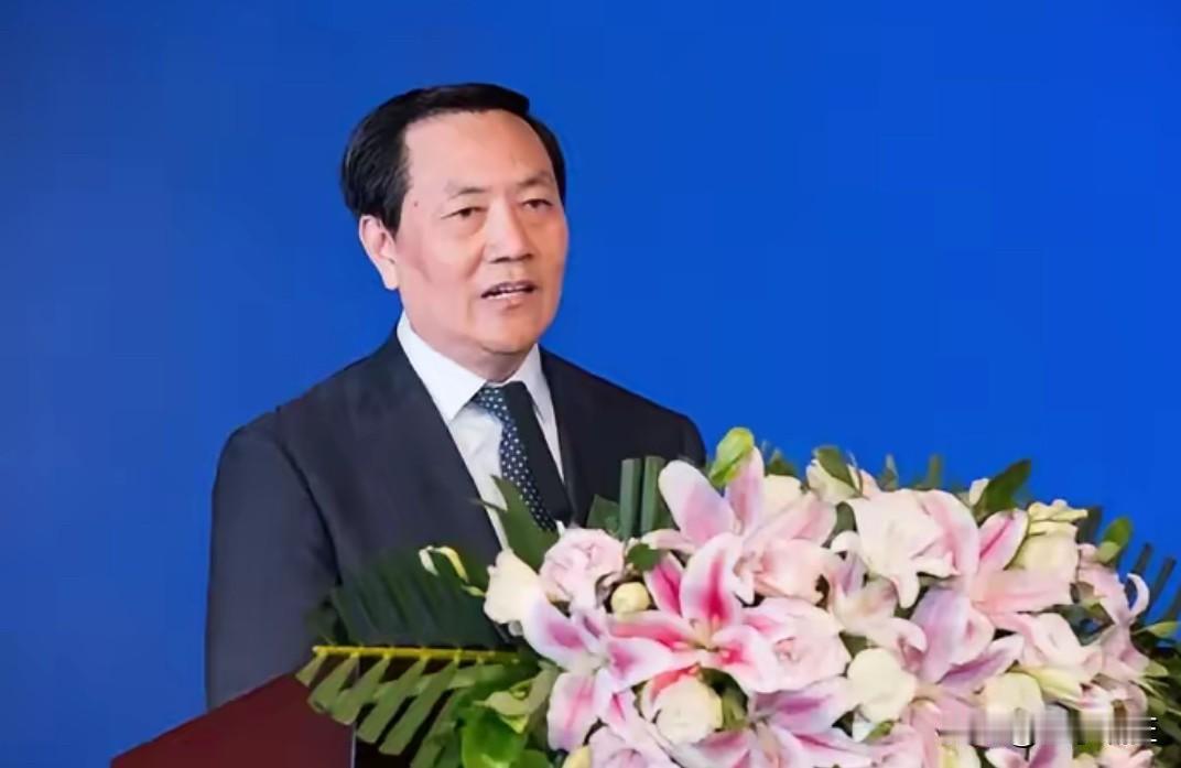 国家刚成立的新部门，第一个查的就是他。​这条通报的信息量太大了，值得多看两眼。