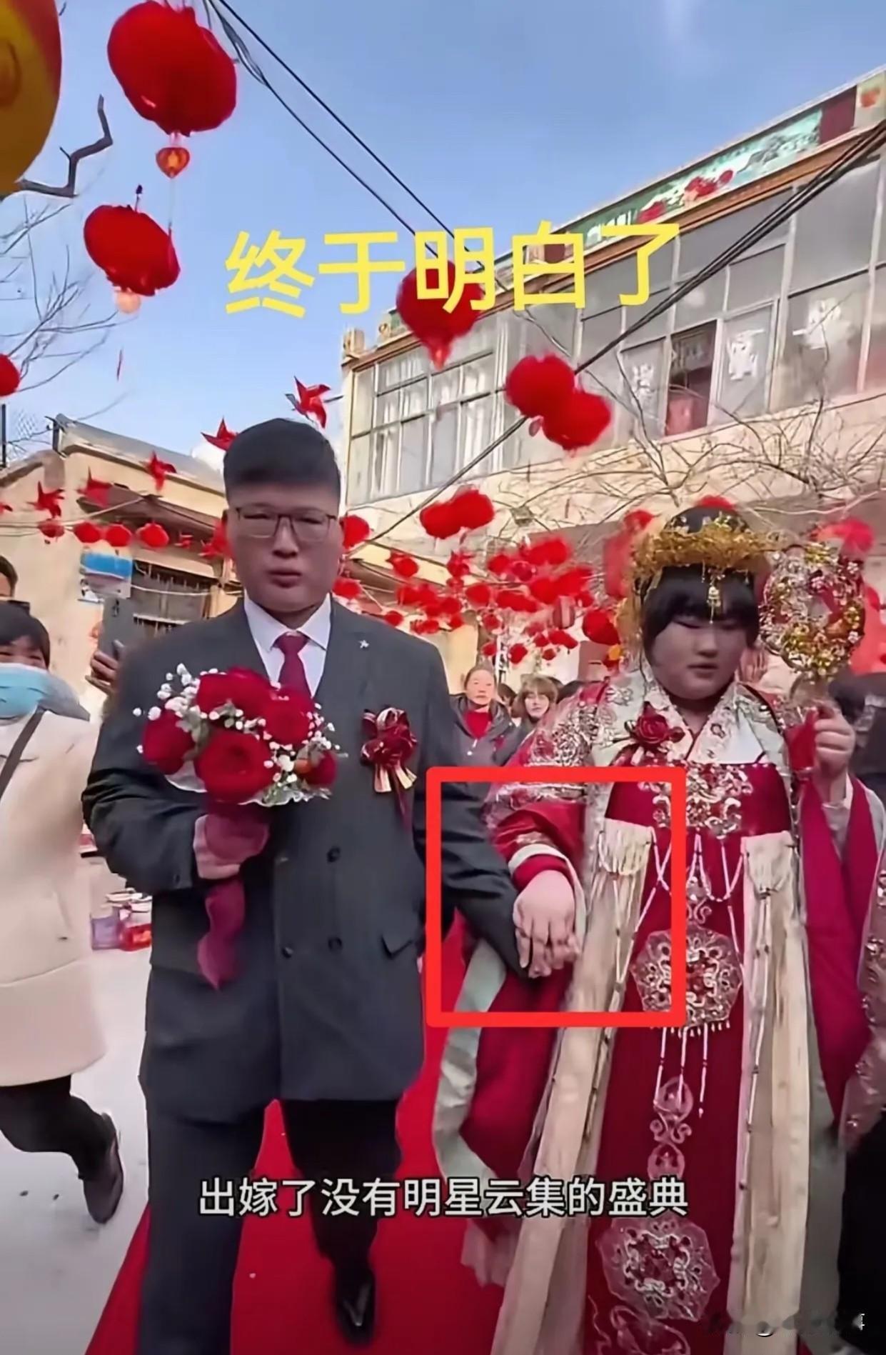 我问我姐，大衣哥为啥把闺女嫁给邻村种地的小伙。我姐放下手里的活，看了我一眼。