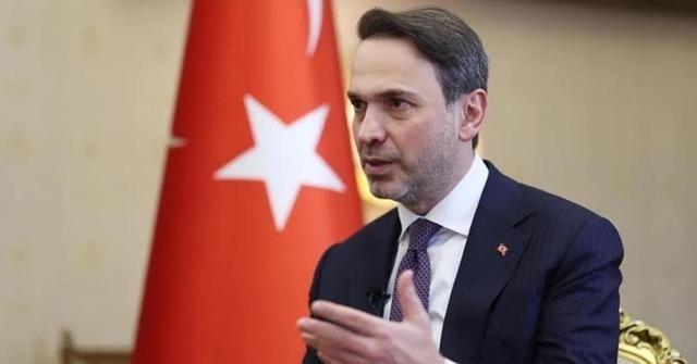 朱拉尼破局，阿萨德落幕：叙利亚的天赐良机说句实在的，阿萨德被推翻一点都不冤，朱拉