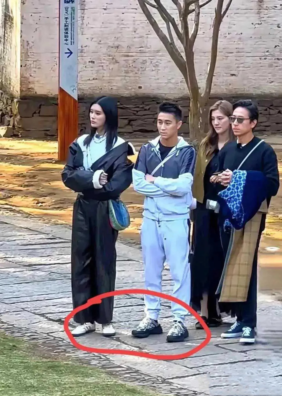 有个大明星还是模特的老婆，是会心虚呢...