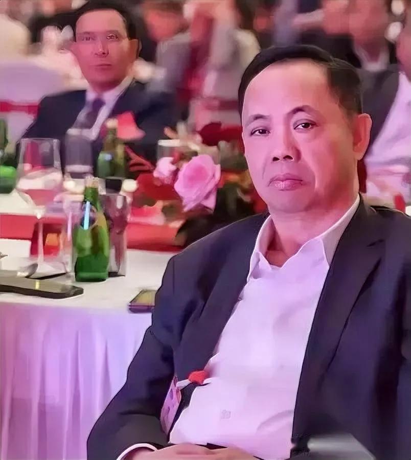 深圳拆二代们慌了？当年捧红他们的开发商，如今愁到脸变形！还记得白石洲拆迁