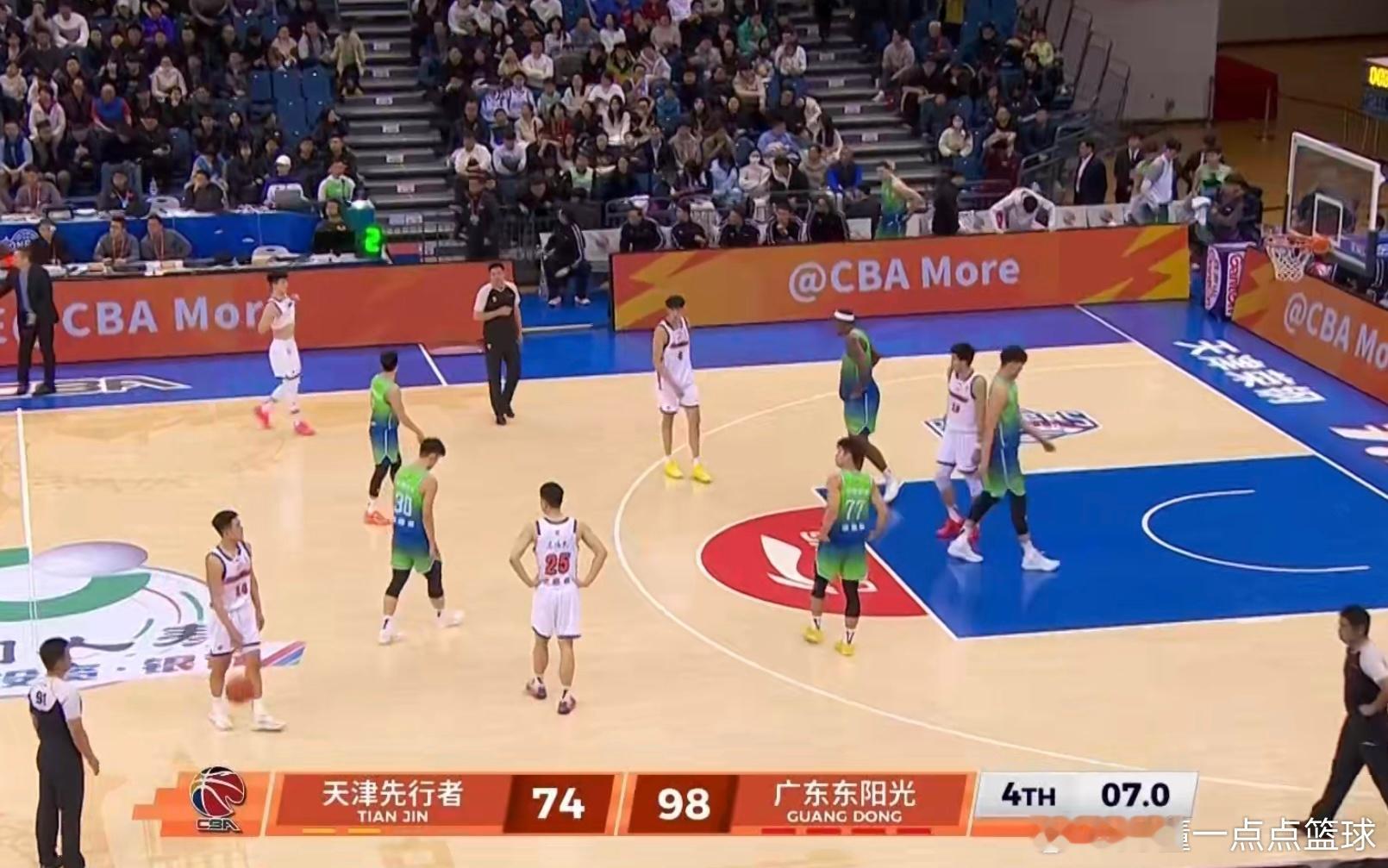 今晚应该是广东宏远男篮赢得最轻松的一场比赛了。半场定胜负，第三节帮胡明轩找状态，