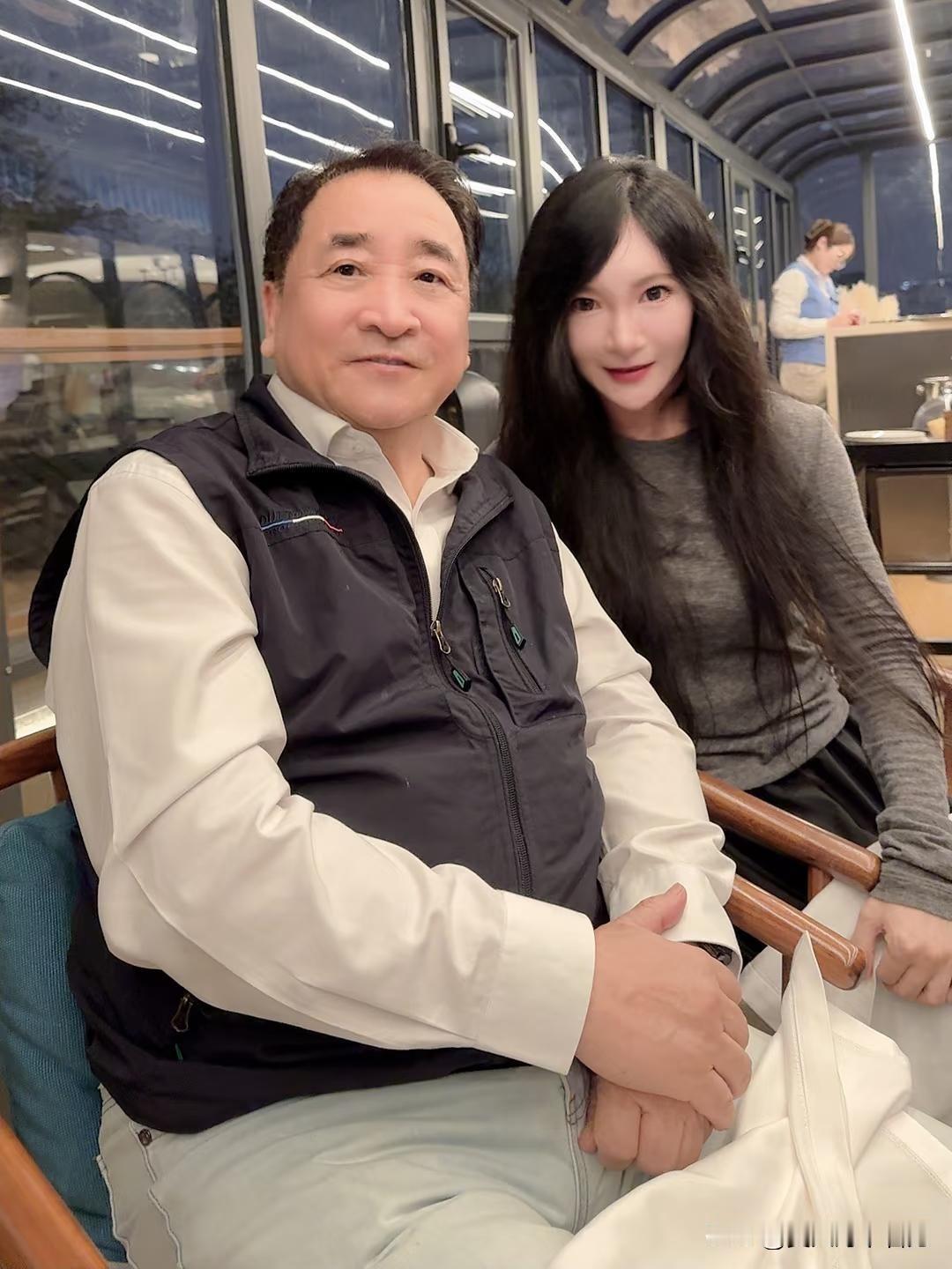 大家有没有发现一件事儿，正向艺人的粉丝大都文明阳光，而负.能量艺人的粉丝往往出口