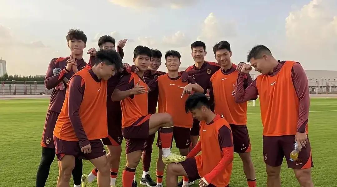 再不看，你就错过中国足球十年一遇的窗口期。迪拜杯三战两胜一平，王钰栋七球三