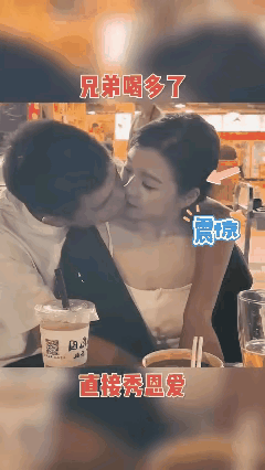 男子的媳妇真贤惠，让人无比羡慕。