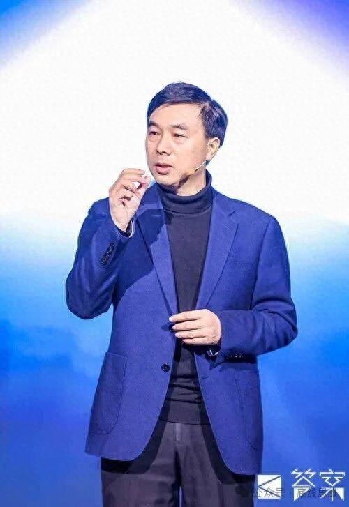 王帆：我谈的话题是中美关系。如果讲中日关系，我宁愿把手插在自己的两个裤兜里，而