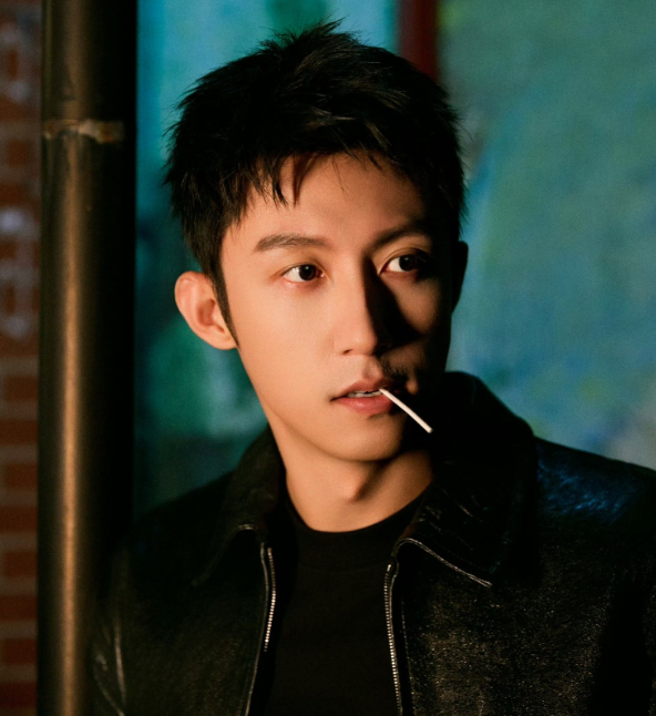 黄景瑜新剧女主换人《明川有知夏》开机在即原定女主金晨换成了包上恩，金晨佟丽娅