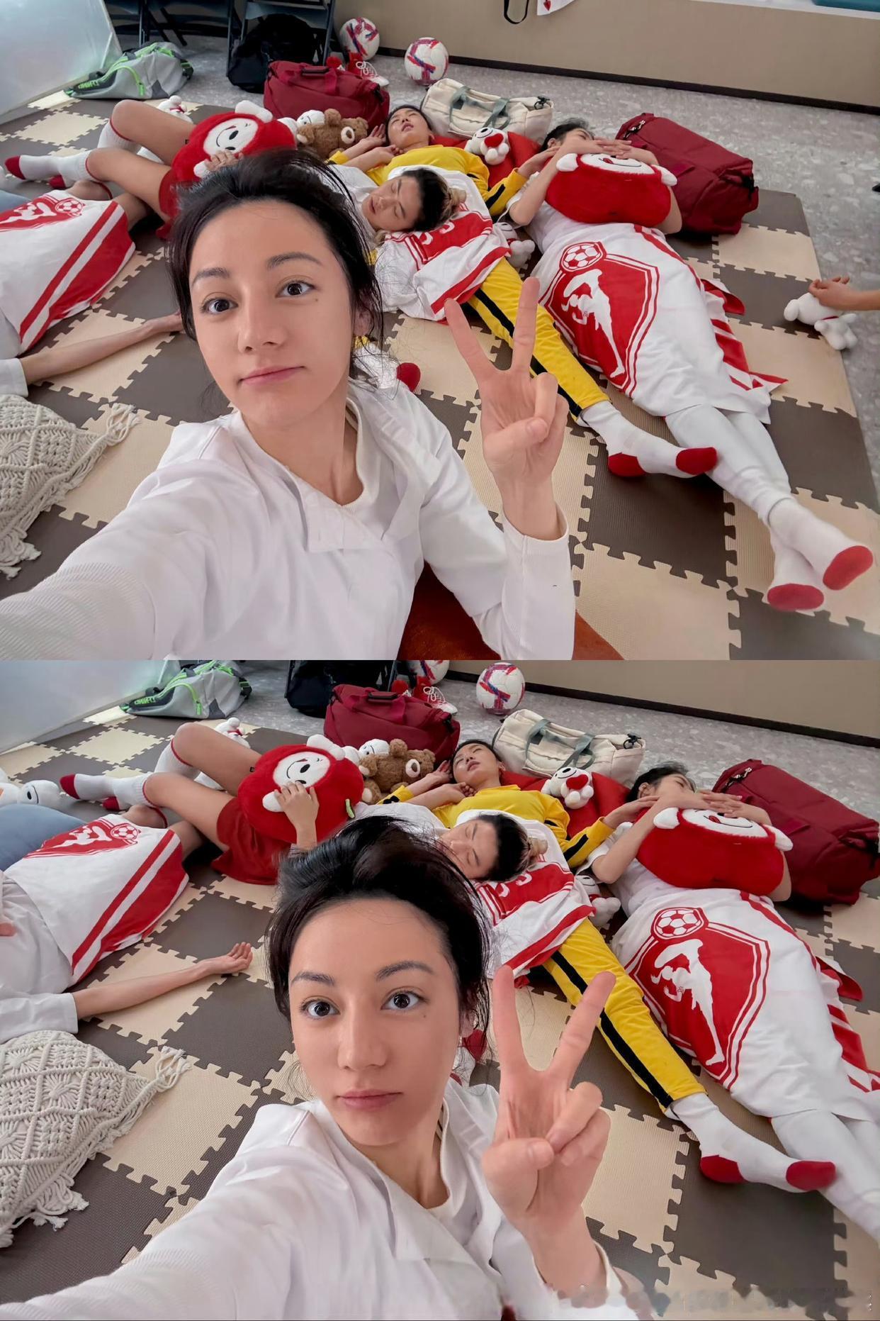 迪丽热巴晒素颜怼脸自拍还得是热巴，太水灵了