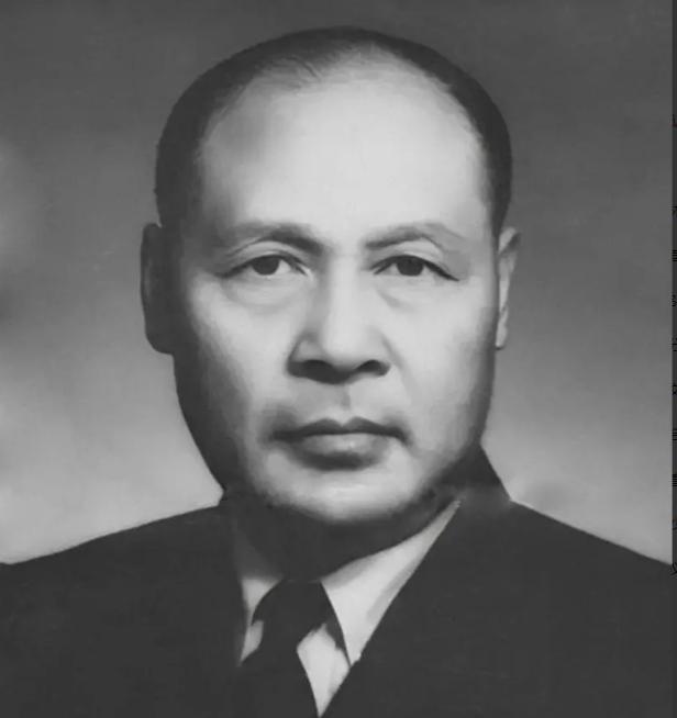 1949年10月1日，杀害我党300多条人命的杨虎，登上了天安门，参加开国大礼。