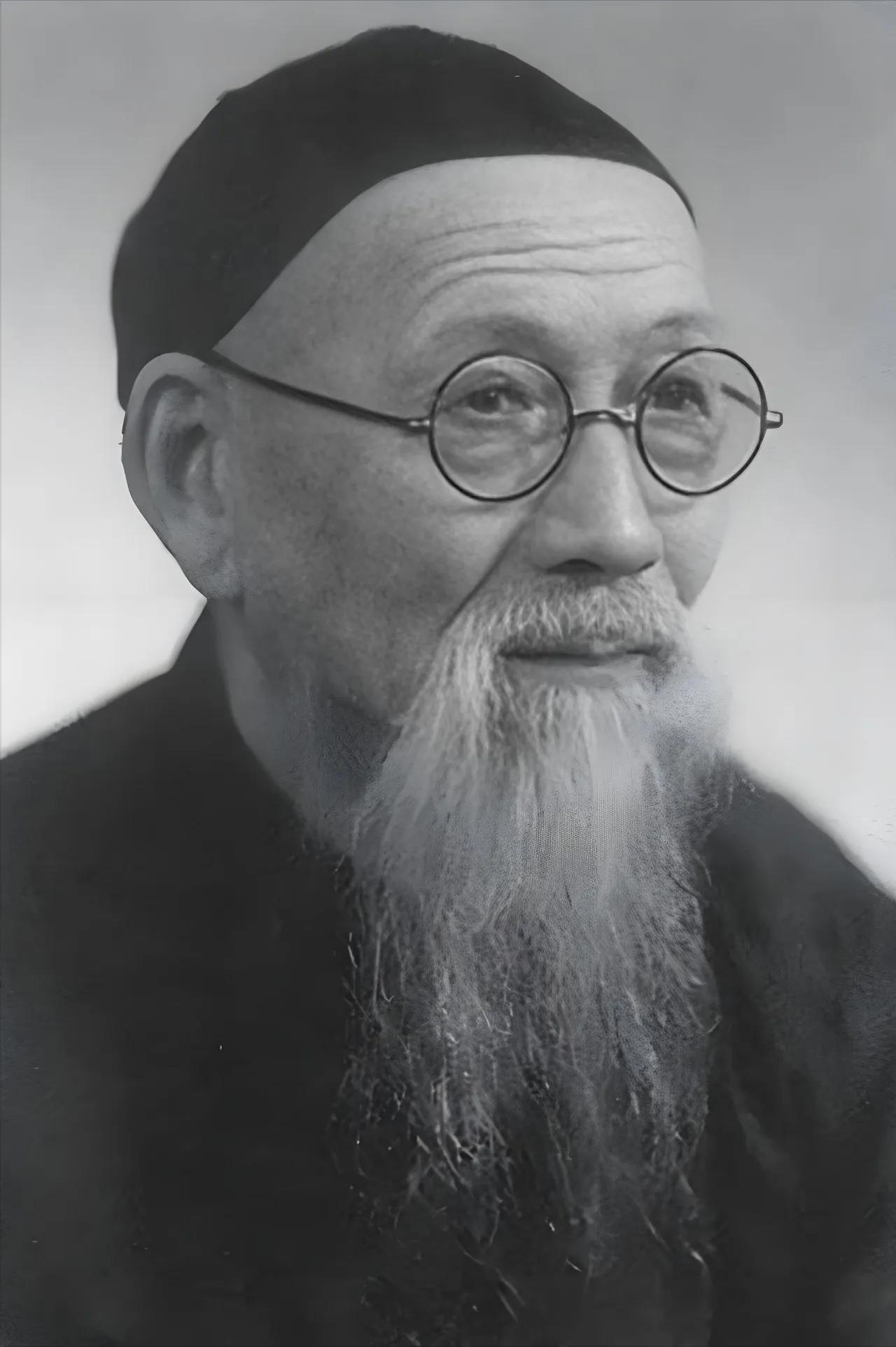 🌛1931年，宋美龄陪母亲游杭州，半个月挥霍了一万三千多块大洋。账单送到浙