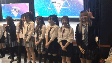 红真的是玄学！杨超越顶着一头金色短发一闪而过，好糊的一瞬间，却依然能看出杨超越要