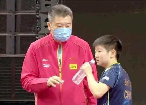 李準总教练退休前同莎莎的对话：李準：莎莎！莎：嗯，李準：我马上退休了，