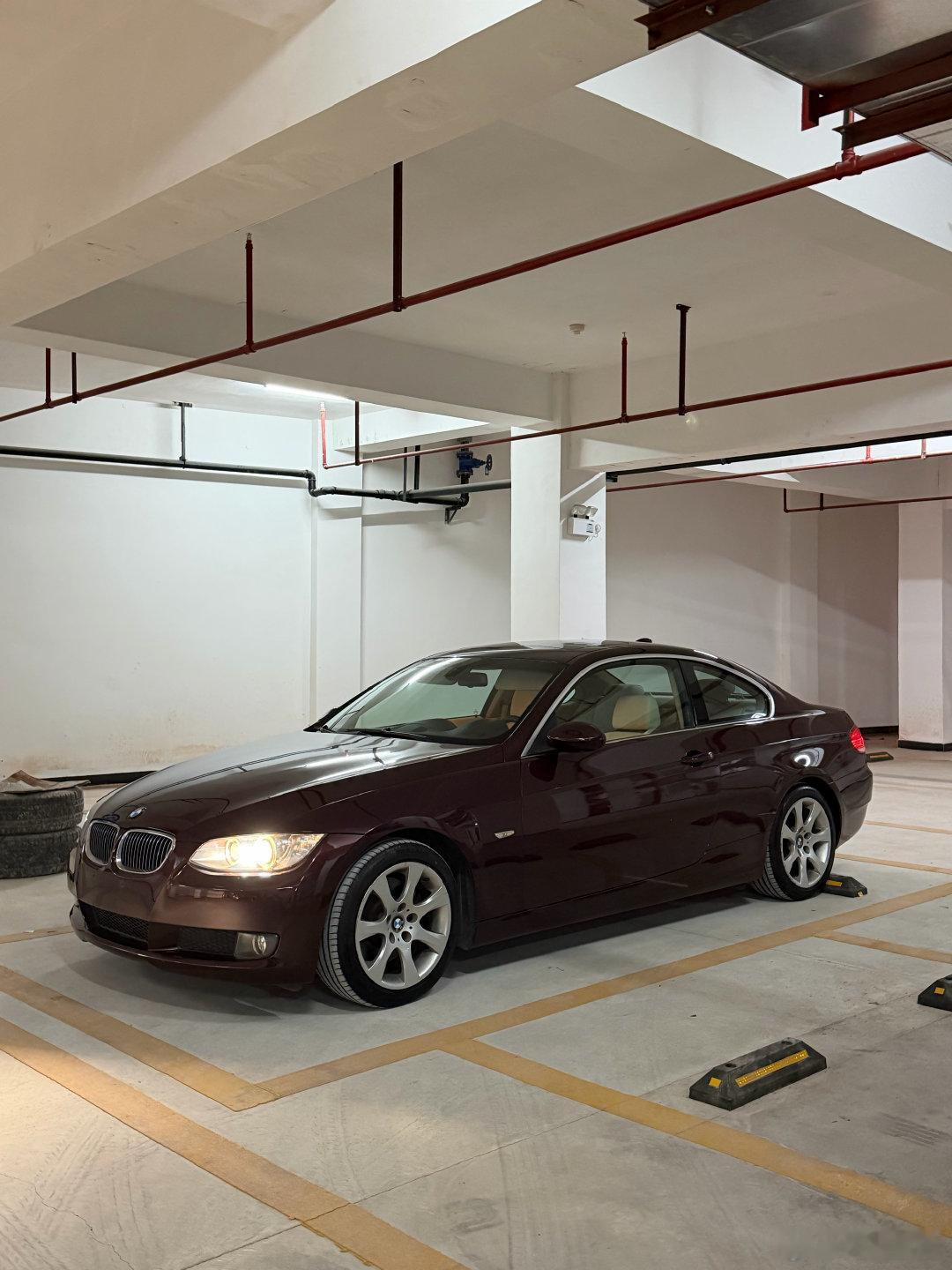 收快递之BMW330iE92阿姨一手8万公里自助洗车简单洗了洗就有如此成色令