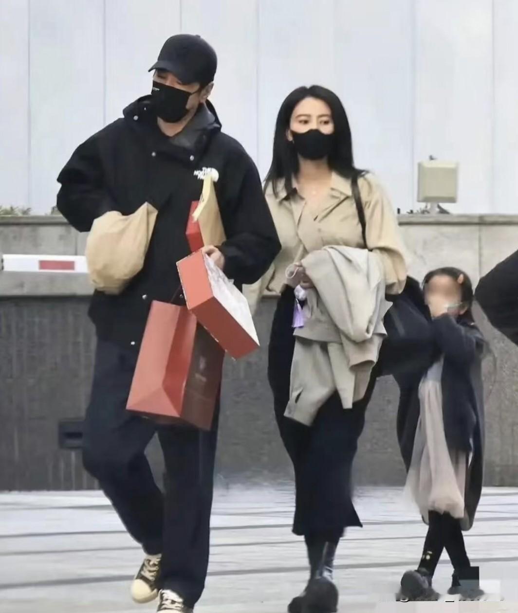 高圆圆不会离婚，不是离不起，是再也找不到赵又廷这么爱她的男人了。他是台湾人，