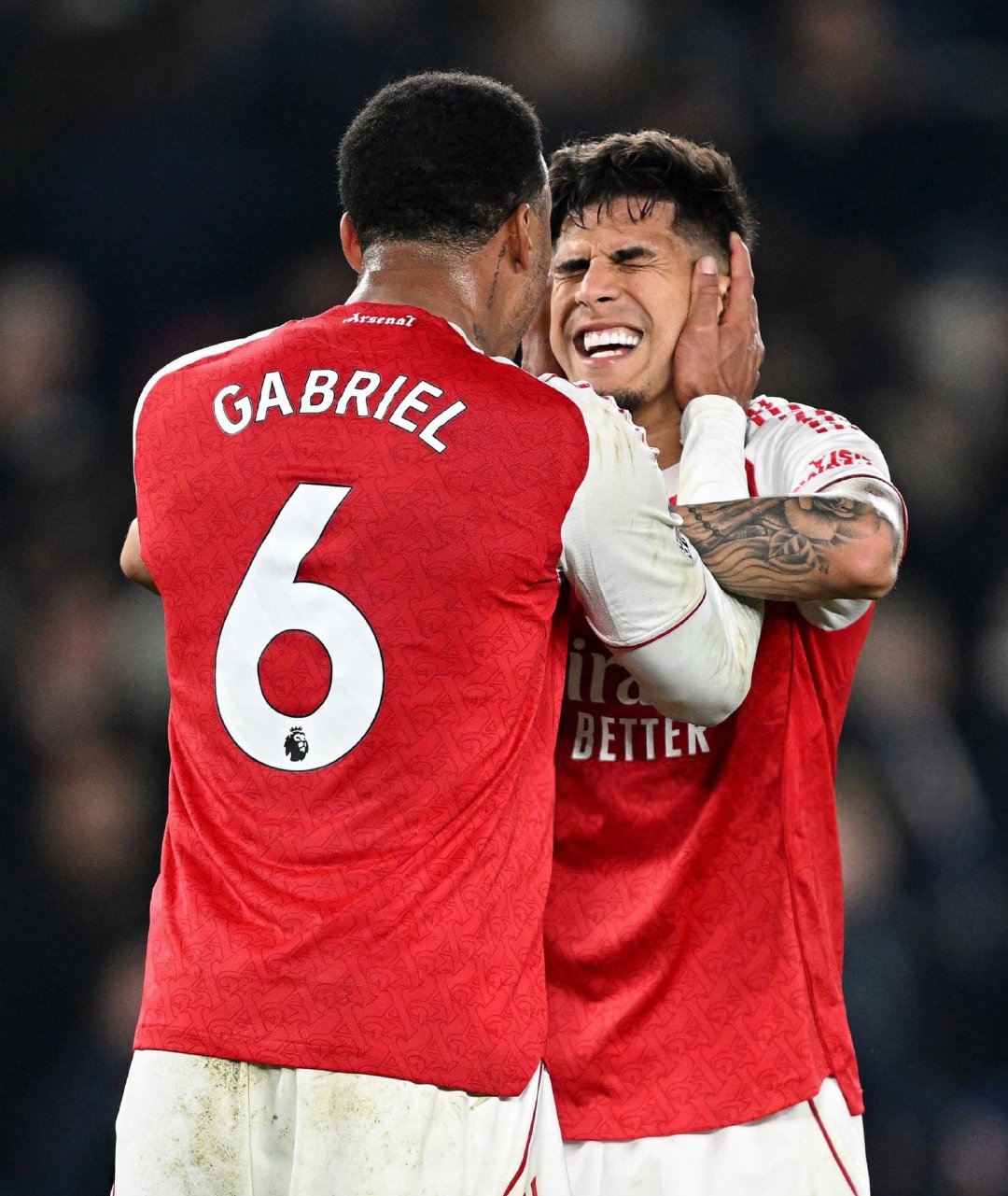 跟队记者CharlesWatts：加布里埃尔今晚对阿森纳来说绝对是惊艳的表现。