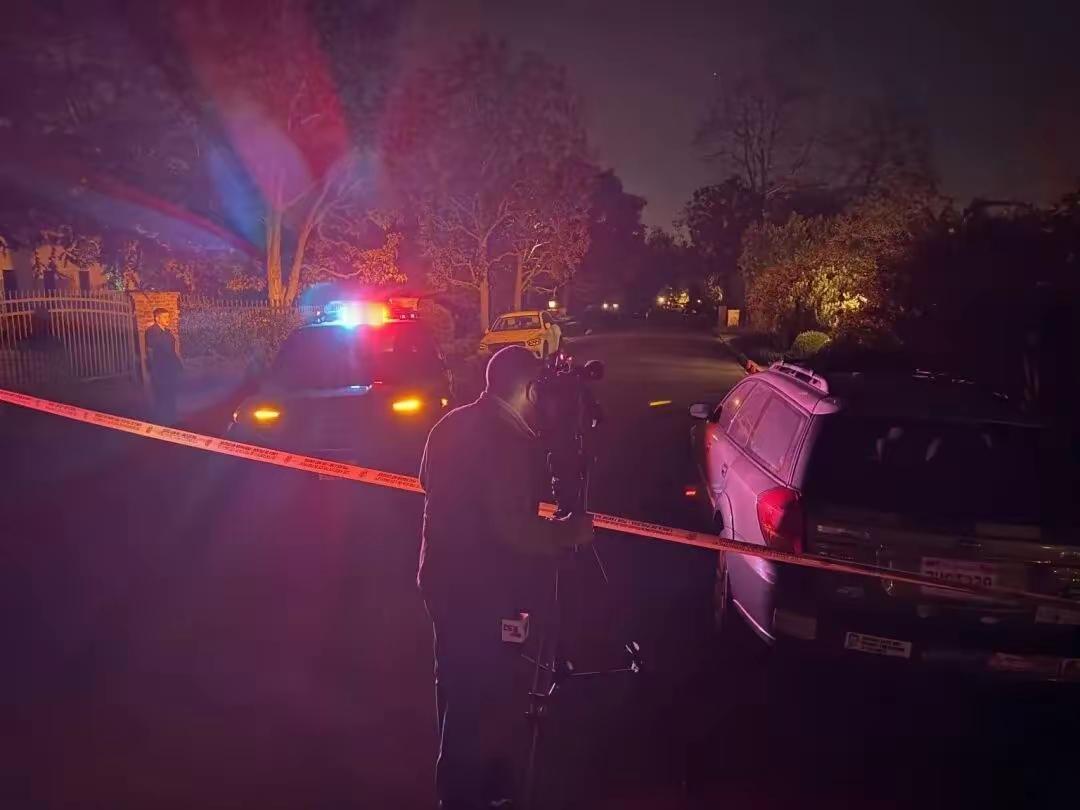 在美国落山矶一个高档住宅区，著名的导演罗伯·莱纳夫妇被儿子杀害，享年78岁，罗伯